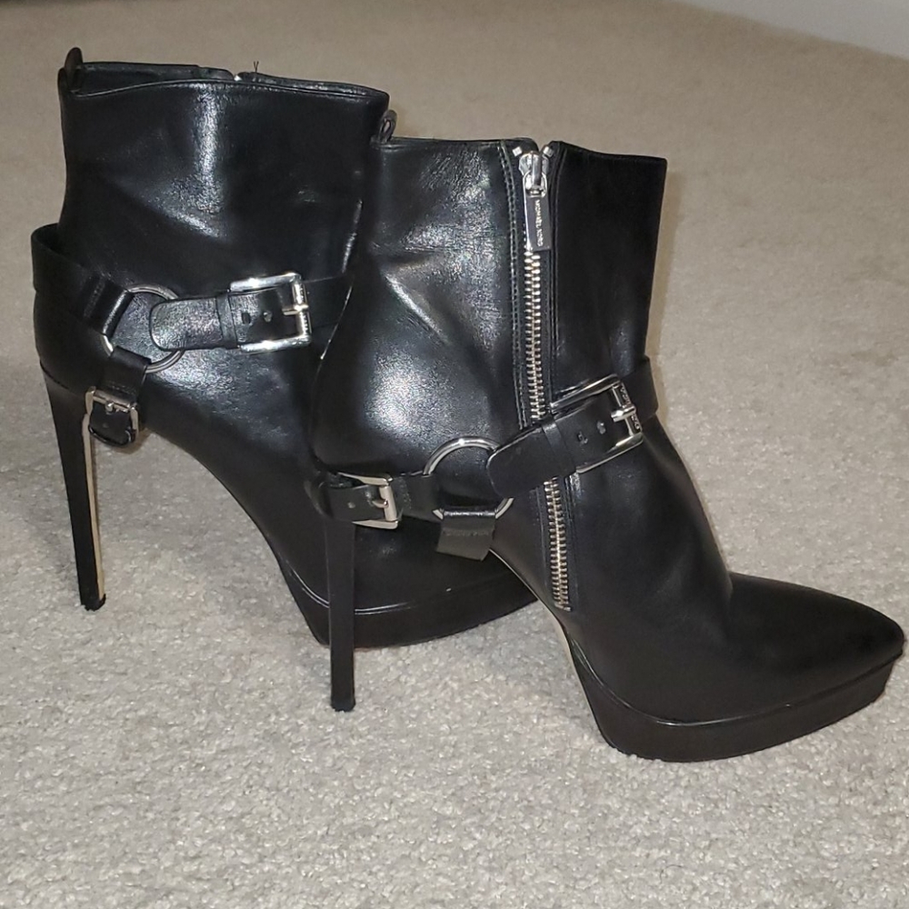 Michael Kors stiletto heel with zipper and buckle